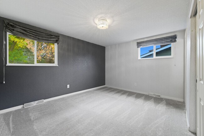 Building Photo - All you want in a home! 5 bed 3 bath ranch...