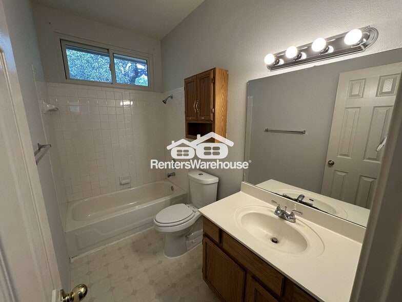 Building Photo - 1603 Azalea Dr