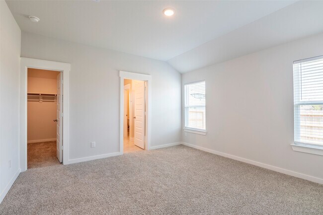 Building Photo - 4519 Pinehurst Trce Dr