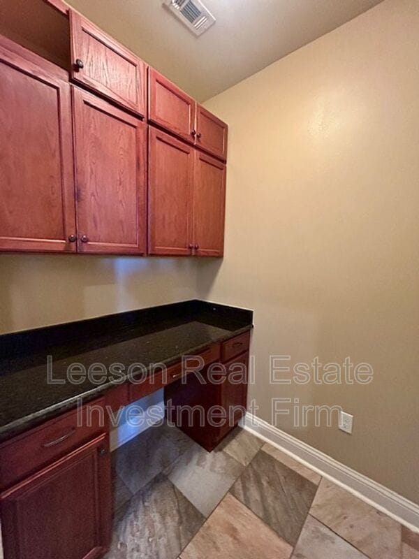 Building Photo - 2912 Paradise Dr