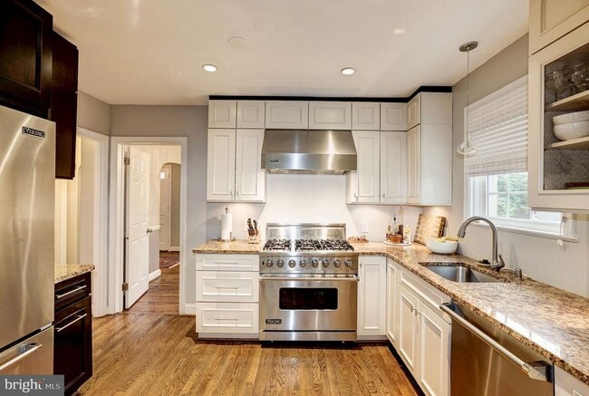 Building Photo - 5724 27th St NW