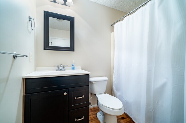 Building Photo - 49 Lake Dr