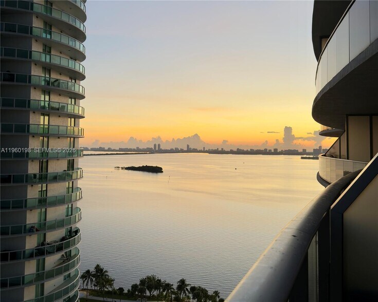 Building Photo - 488 NE 18th St