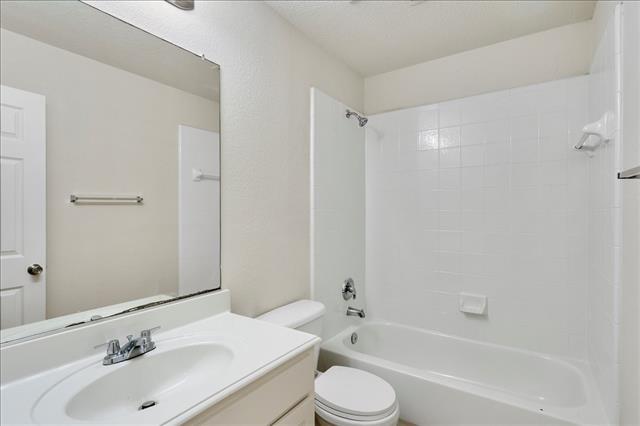 Building Photo - 7225 Chinquapin Dr