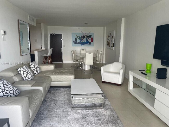 Building Photo - 1500 Bay Rd