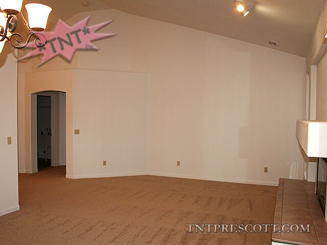 Building Photo - Home in Oaks of the Ranch HOA ~ HOLD