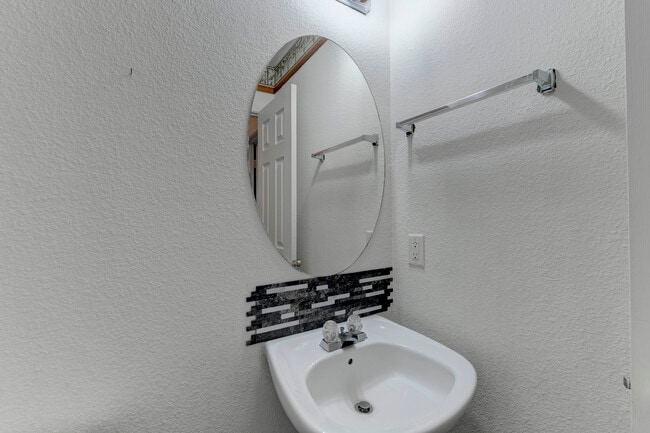 Building Photo - 4201 Thunder Creek Dr