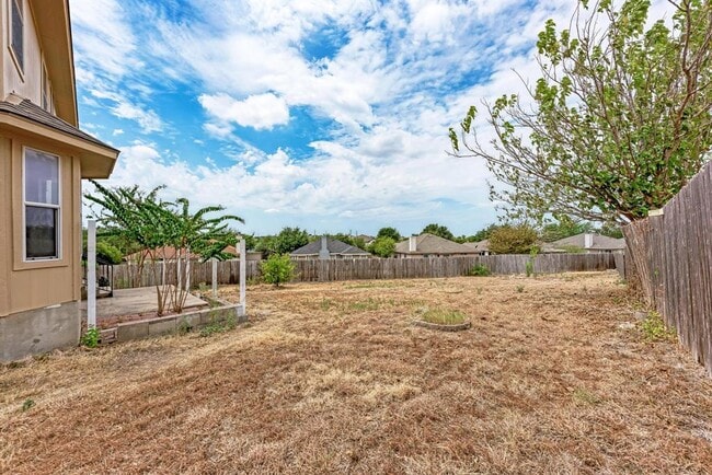 Building Photo - 903 Estate Dr