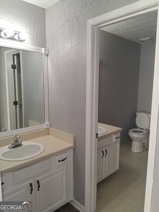 Building Photo - 2798 Country Ct SE