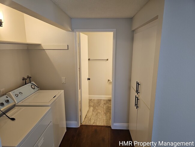 Building Photo - Spacious Two-Story Condo