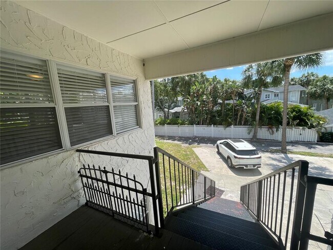 Building Photo - 2114 W Dekle Ave