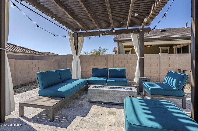 Building Photo - 9935 E Thornbush Ave