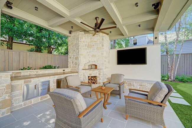 Building Photo - 5610 Lynbrook Dr