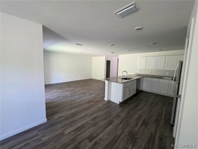 Building Photo - 9610 N San Jose Way