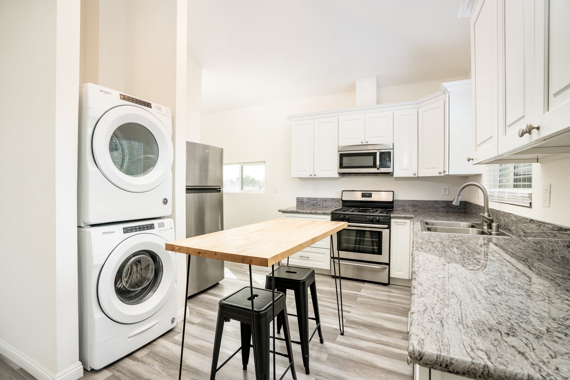 Building Photo - 14584 Highcrest Cir