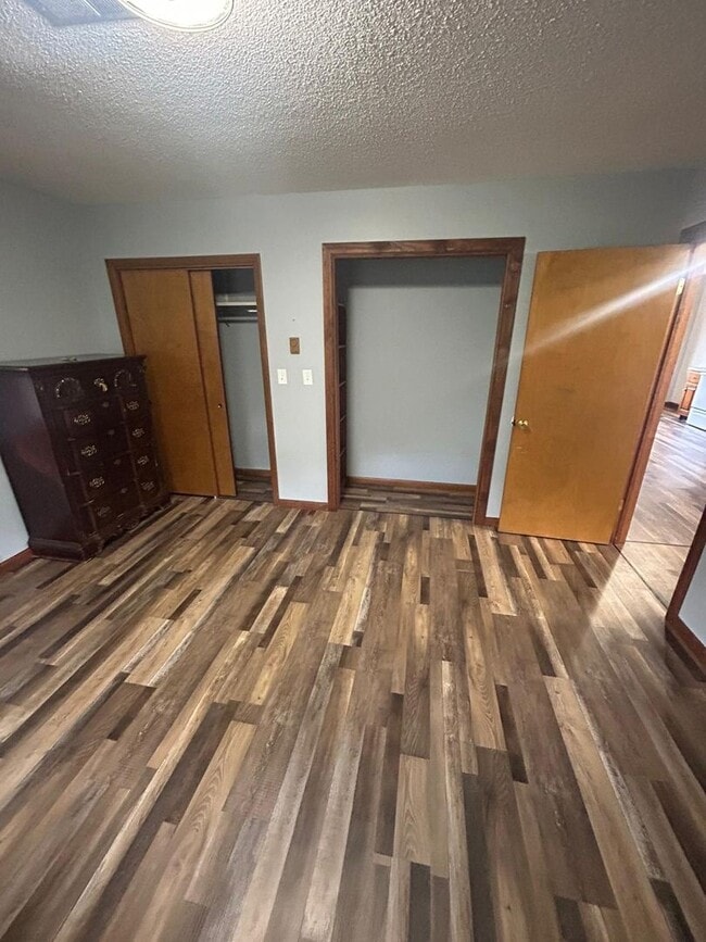 Building Photo - Updated 2BR, 1BA Brick Unit with Garage in...