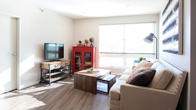 Building Photo - 4000 Gardenview Dr