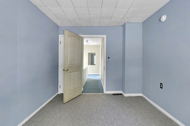 Building Photo - 356 Stewart St