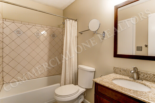 Building Photo - 3 Bedroom Home in Northwest Columbus