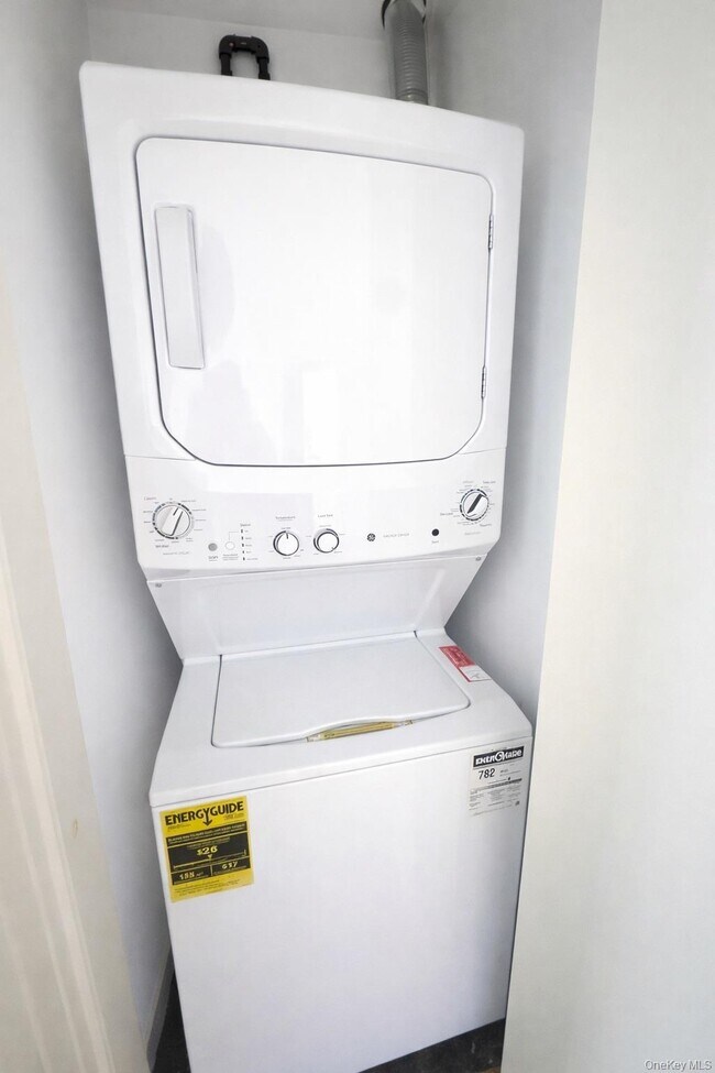 Building Photo - 1635 Lexington Ave