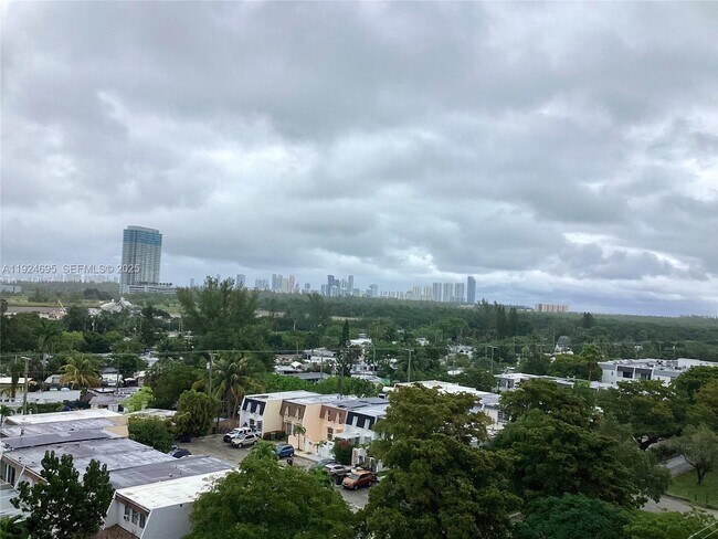 Building Photo - 2020 NE 135th St