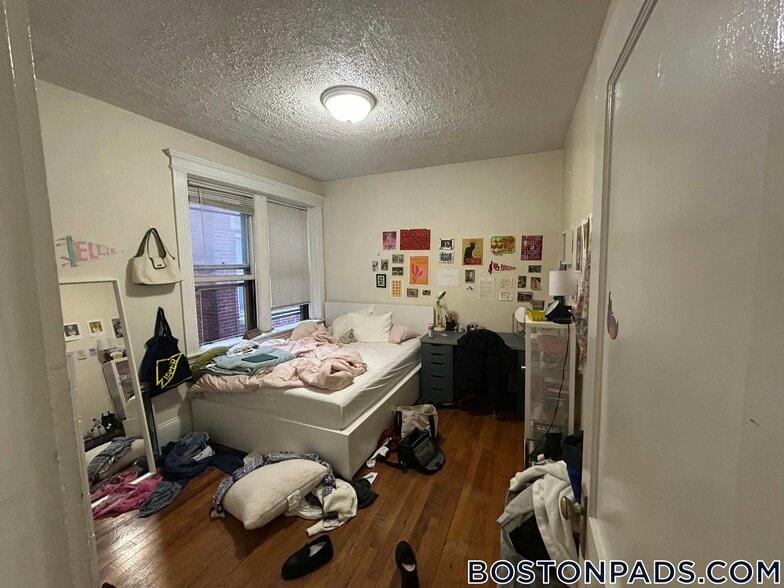 Building Photo - 463 Park Dr