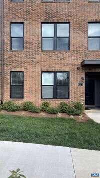 Building Photo - 622 Noush Ct
