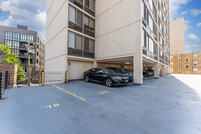 Building Photo - 2754 N Hampden Ct