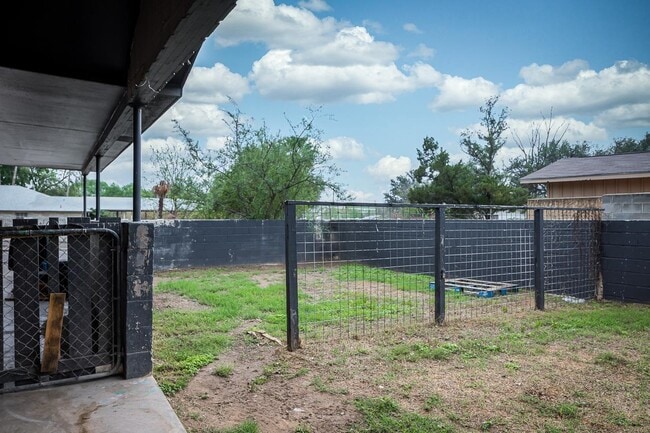 Building Photo - 243 Elizabeth Dr