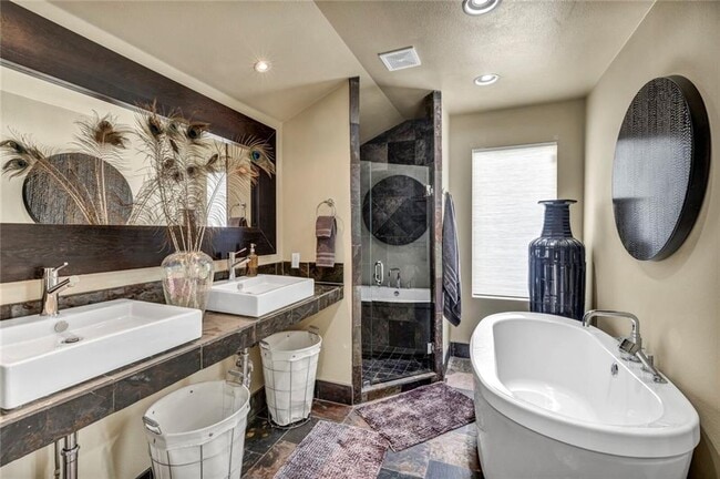 Building Photo - 6702 Elfland Dr