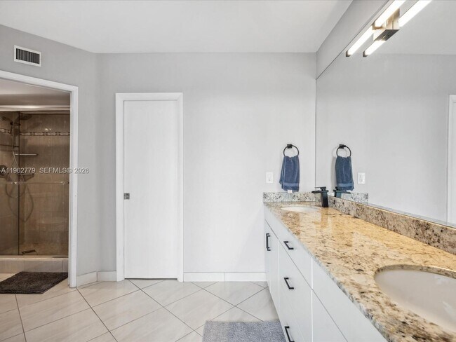 Building Photo - 19195 NE 36th Pl