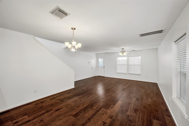 Building Photo - 1719 Redwing Bluff Dr