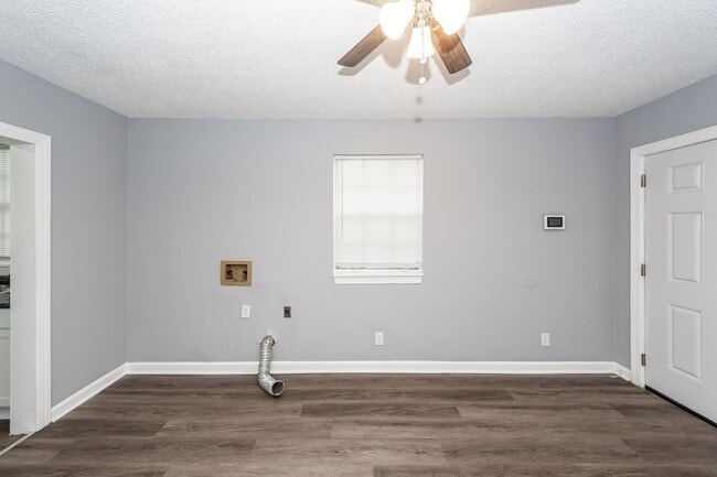 Building Photo - 3 Bedroom, 1 Bathroom Home in Dorchester Terrace - North Charleston