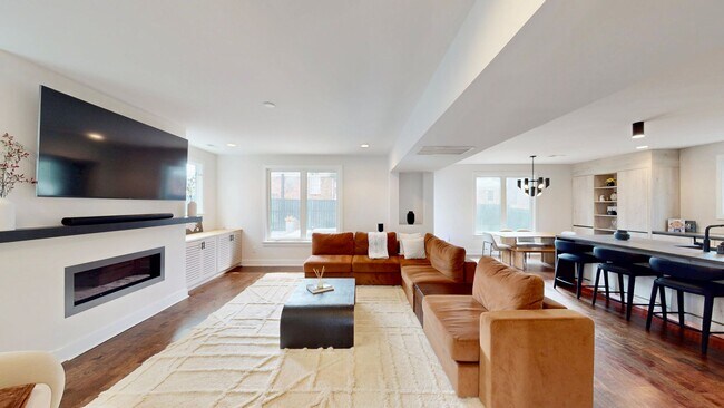 Building Photo - 1220 Lomax Ave