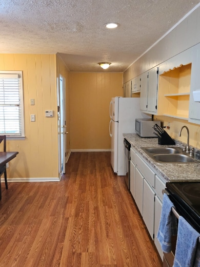 Building Photo - 6116 Evans Dr