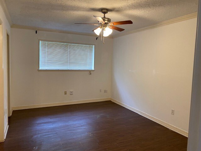 Building Photo - 11610 Pine Knoll