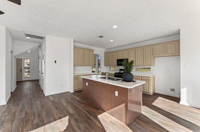 Building Photo - 2830 Fern Hill Dr