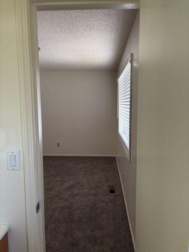 Building Photo - 2665 Scholl Dr