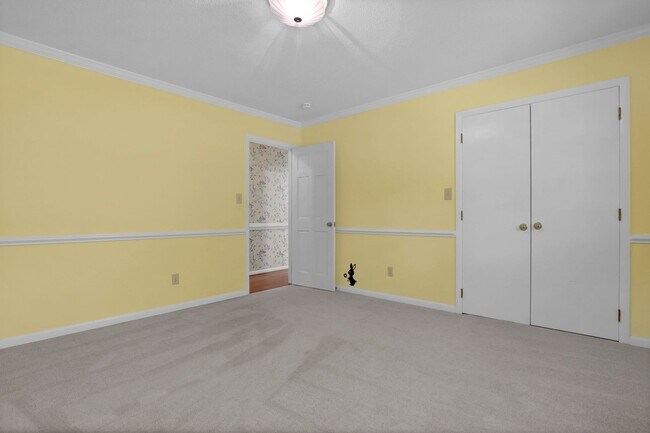 Building Photo - 700 Clyde Dr