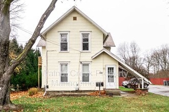 Building Photo - 870 S Main St