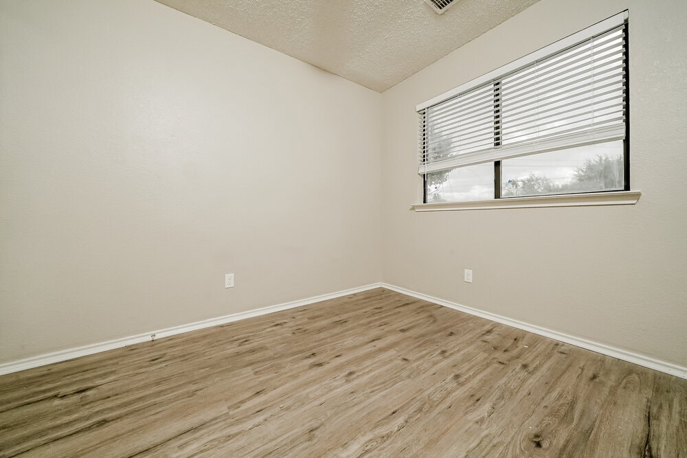 Building Photo - 1307 Jasmine Dr