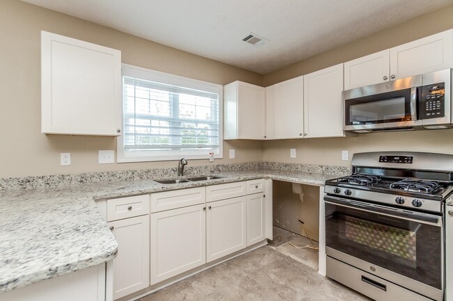 Building Photo - 103 Harbour Lake Dr