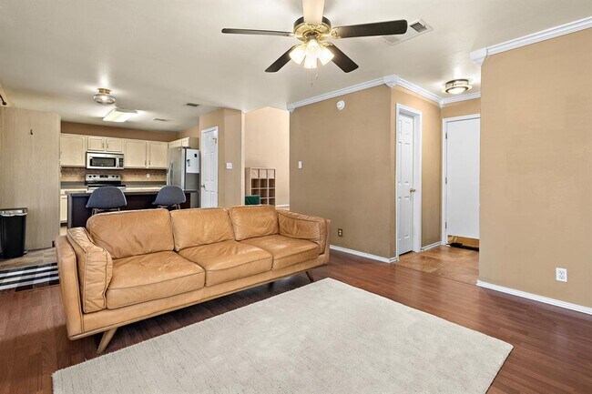 Building Photo - 400 Debora Dr