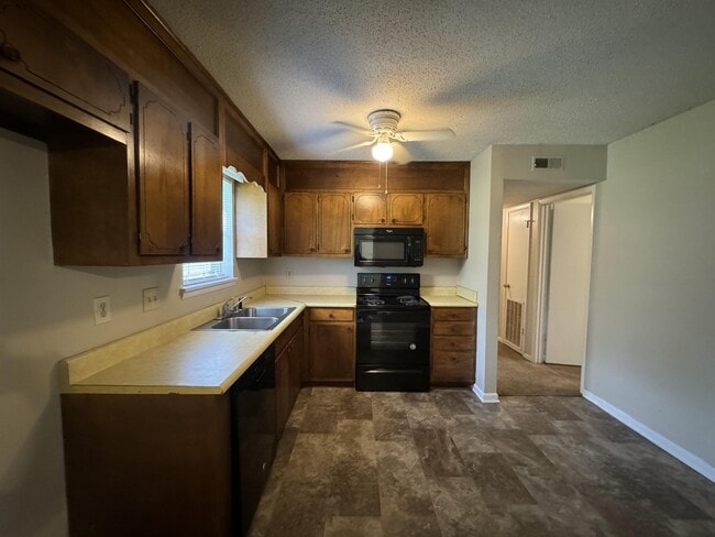 Building Photo - 3100 Gayhart Dr NW