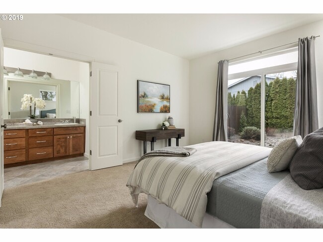 Building Photo - Amazing 3 bed / 2.5 bath Duplex with Bonus Room!