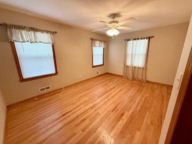 Building Photo - 6001 W 56th St