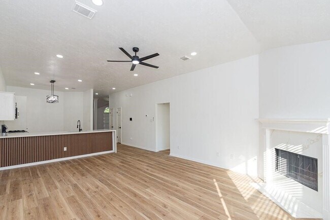 Building Photo - 3718 Brighton Ln