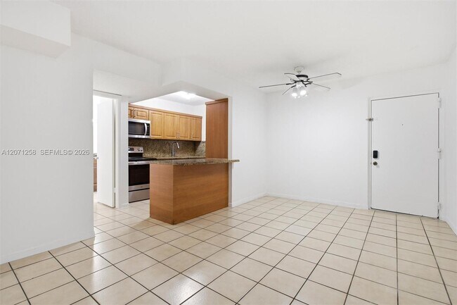 Building Photo - 810 SW 129th Pl