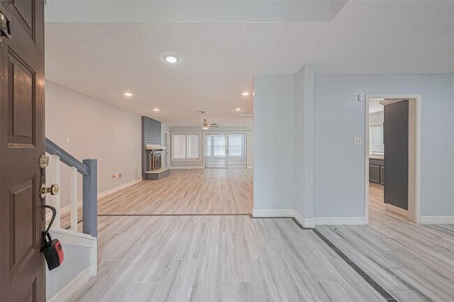Building Photo - 2115 Streamcrest Ln