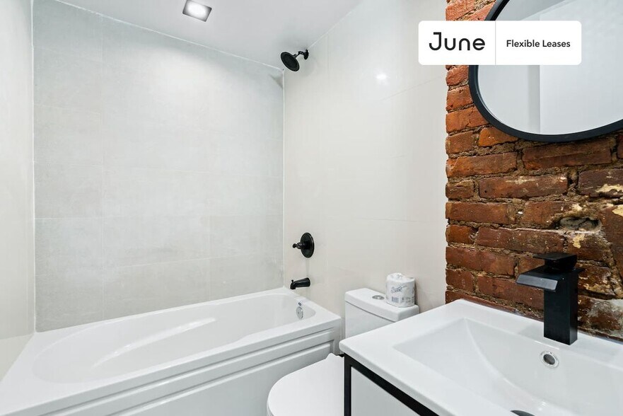 Building Photo - Cozy Private ROOM in Bedford-Stuyvesant